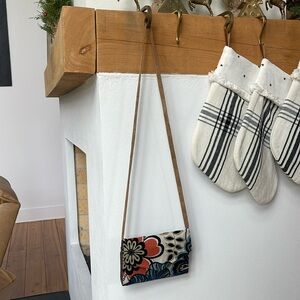 EUC Kindred Spirit Style crossbody purse